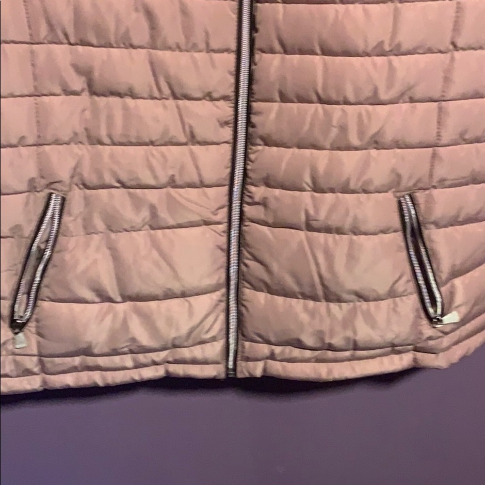 Vest - Picture 4 of 5